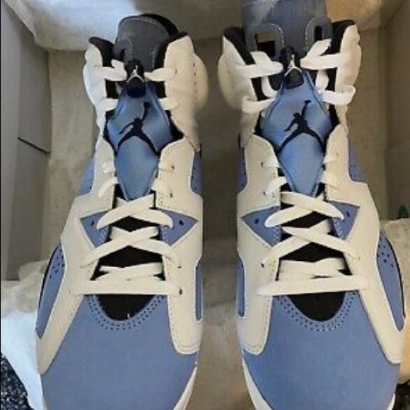 Jordan Unc 6s for 210 in size 11 come with a box n everything. - Picture 3 of 4